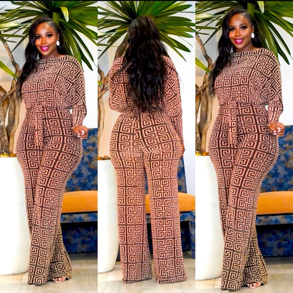 Elegant black and gold Jumpsuit perfect for the holidays!